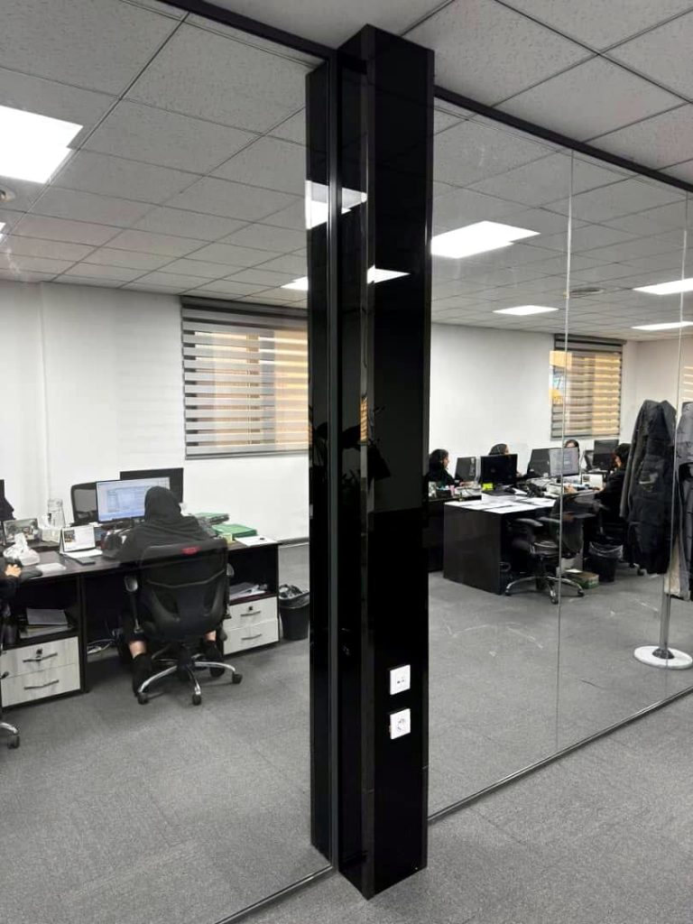 دیوارپوش رنگی لاکوبل